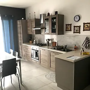 - 5 Mins From Airport Apartment Luqa